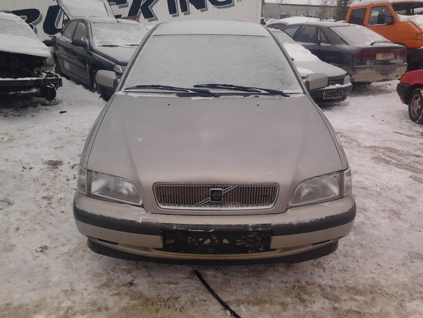 Подержанные Автозапчасти Volvo S40 1996 1.7 машиностроение седан 4/5 d. серебро 2013-1-30